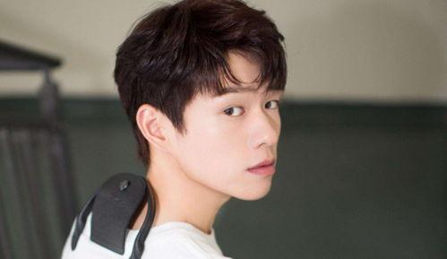 爱豆吃瓜娱乐酱黄明昊